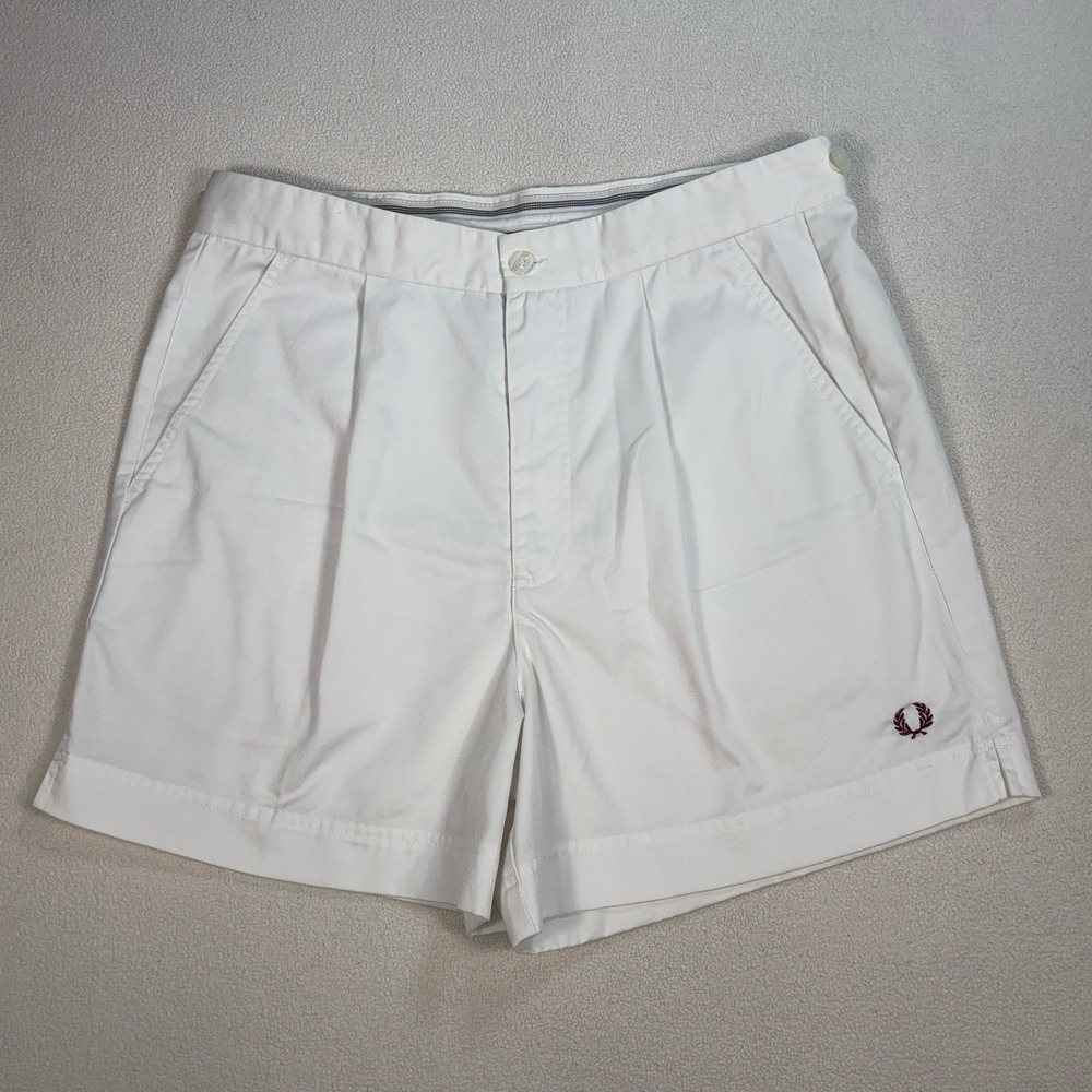 Fred Perry Pleated Shorts Men's M White Embroidered Logo Preppy Tennis
